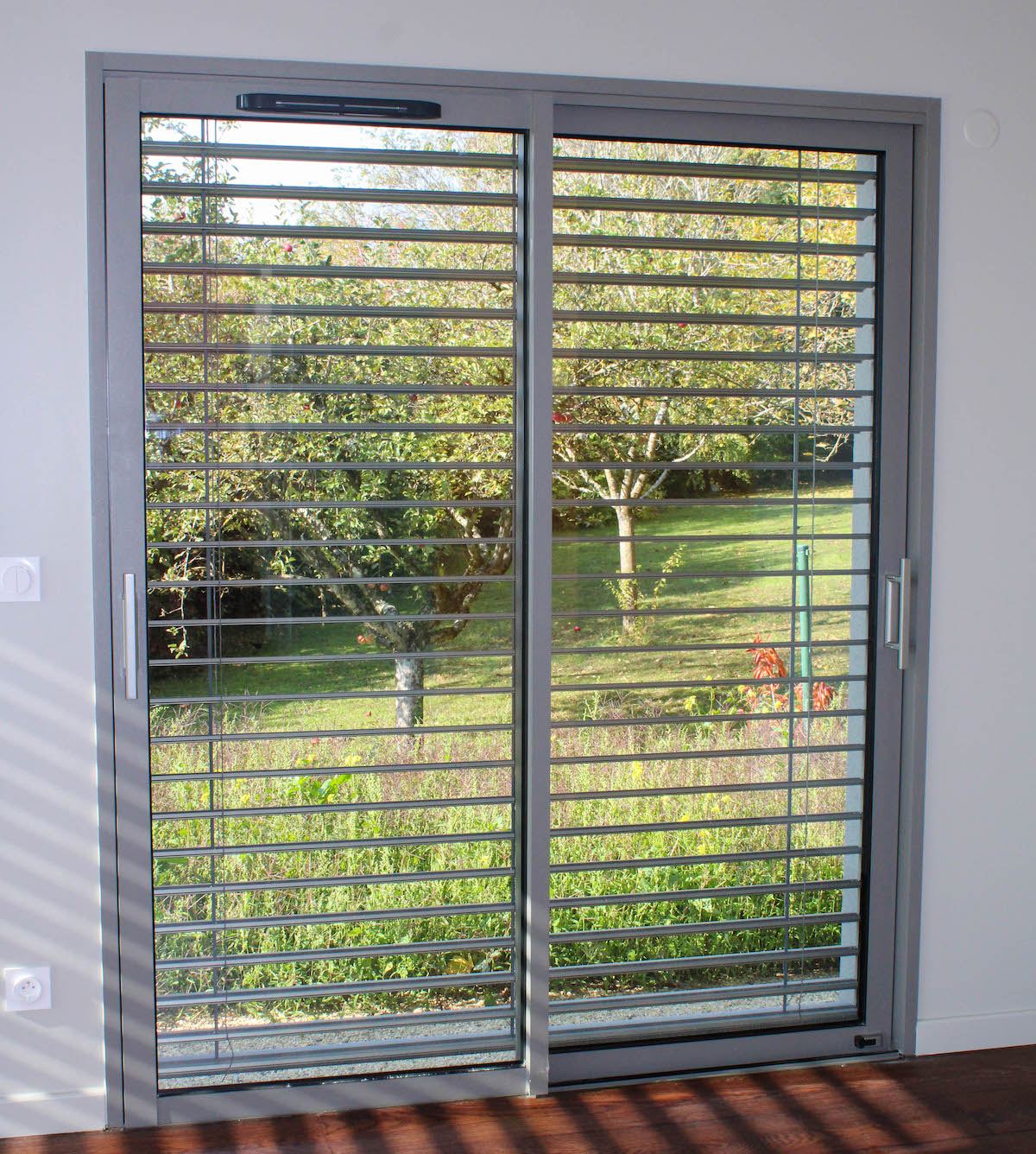 Réalisation Brise-soleil orientables et volets roulants